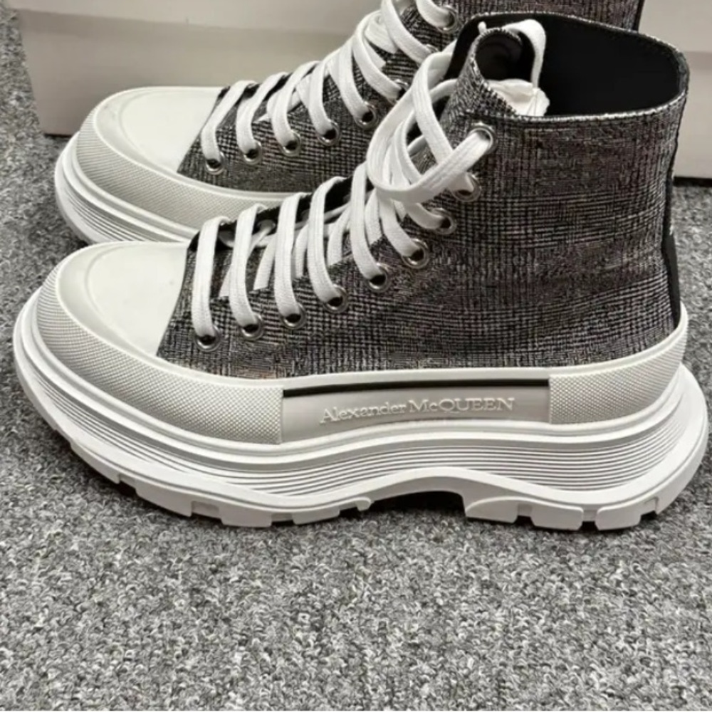 🛍️ High-Top Gray and White Platform Sneakers - Picture 2 of 8